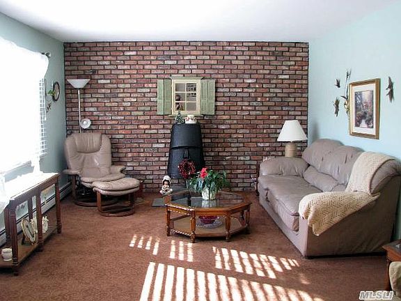 5th image of 10 Glen Hill Ct