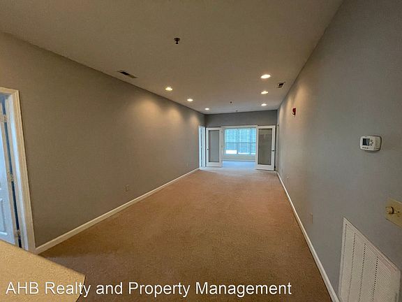 4th image of 102 Campus Walk Trl Unit 103-2