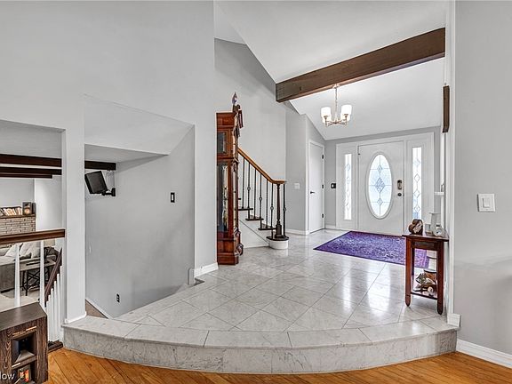 4th image of 8327 Glen Oak Dr