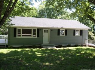 27 Blais Rd, Uncasville, CT 06382