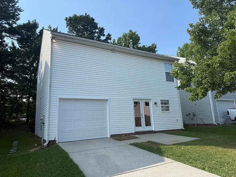 3928 Glory St — Photo 2
