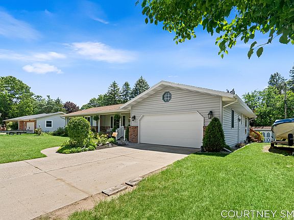 4th image of 672 Birchwood Ct SE