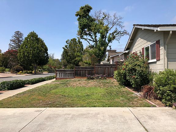 3rd image of 949 Chelan Dr