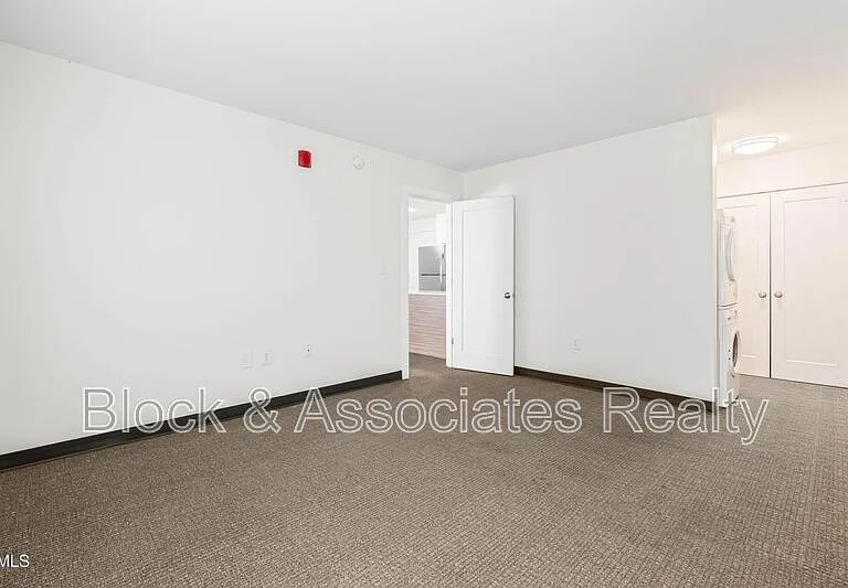 5104 Hollyridge Dr #103 — Photo 14