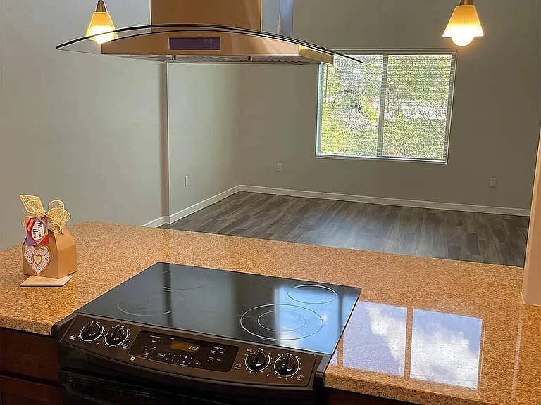 1 Bed 1 Bath Upstairs