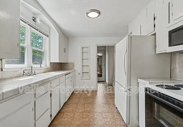 2151 Winter St SE — Photo 11