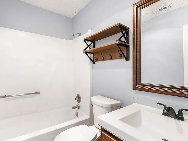 5204 Gawain Dr — Photo 3