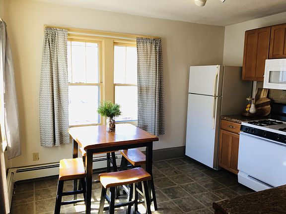 3rd image of 423 Fairview Ave N #2