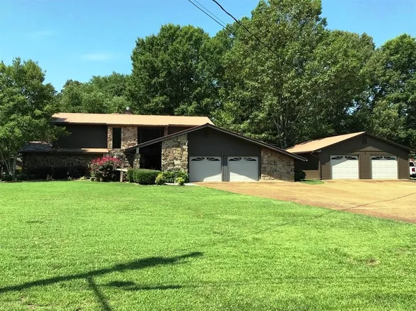 235 Lake Dr, Pontotoc, MS 38863