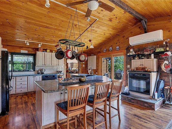 5th image of 1170 Bull Hill Rd