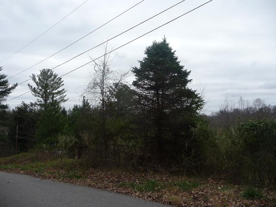 1st image of 303 Red Oak St
