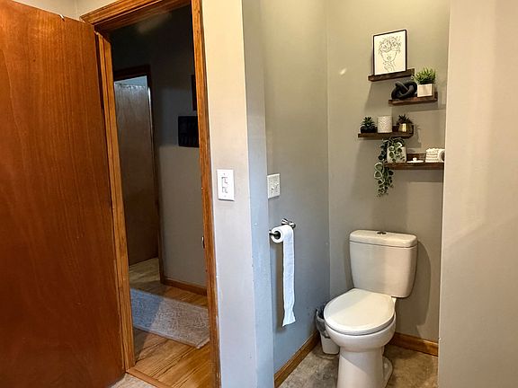 5th image of 2147 Thomas St