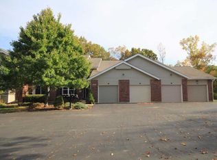 626 Pine Ridge Trails Ct APT 103, Ballwin, MO 63021