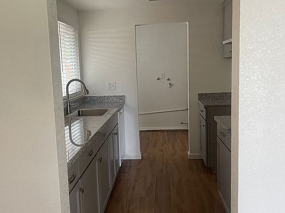 5th image of 1768 Crestwood Cir