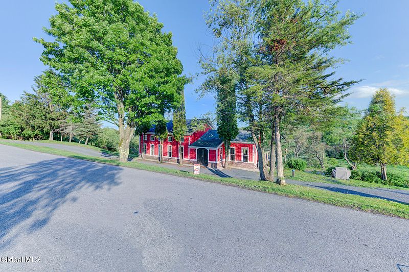3rd image of 320 Merchant Road