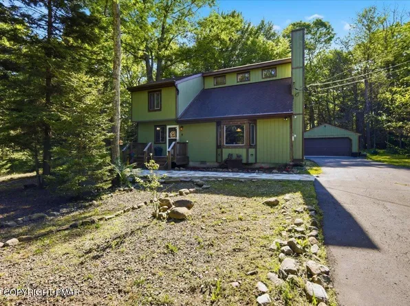 3125 Robert David Dr, Tobyhanna, PA 18466