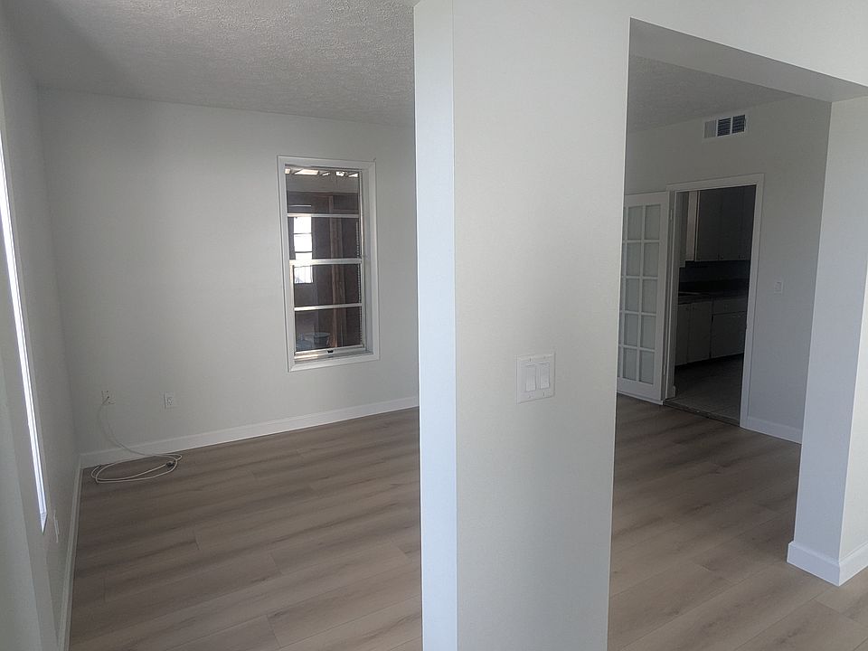 Dining room/Living room from front door