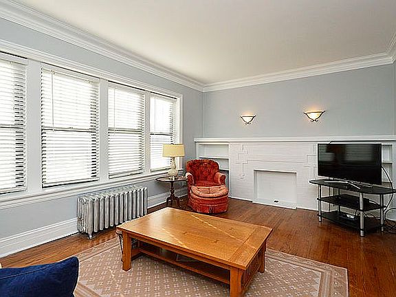 3rd image of 5241 N Hoyne Ave APT 1S