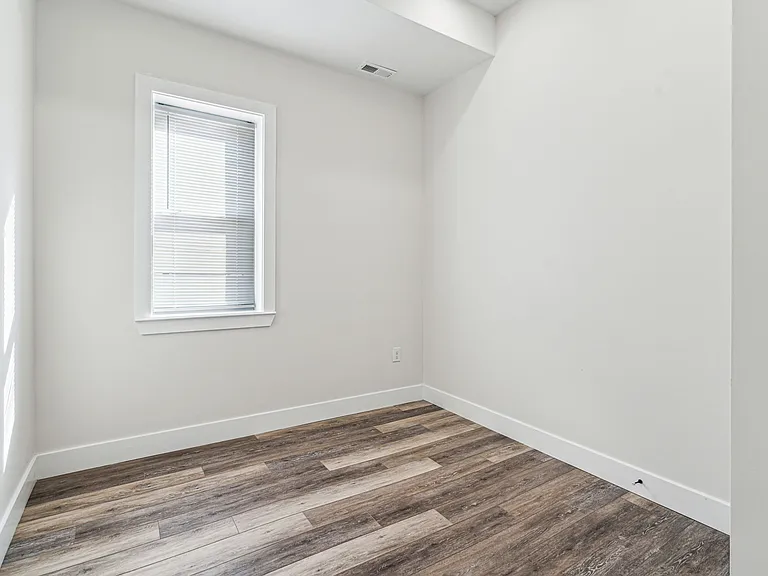 5601 Lansdowne Ave #2 — Photo 18