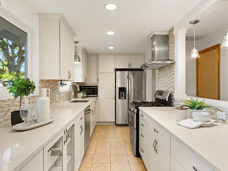 12320 SW Tremont St — Photo 11