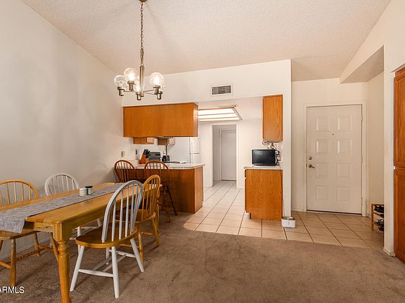5th image of 2458 W Kilarea Ave