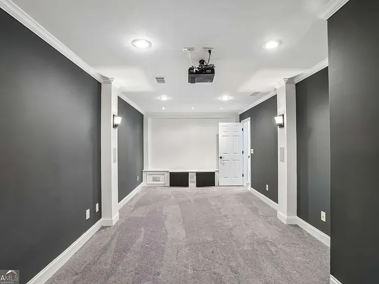 810 Freedom Way — Photo 32