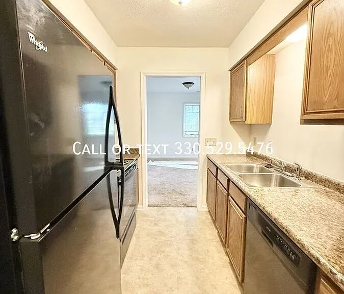 408 W Maple St #F — Photo 9
