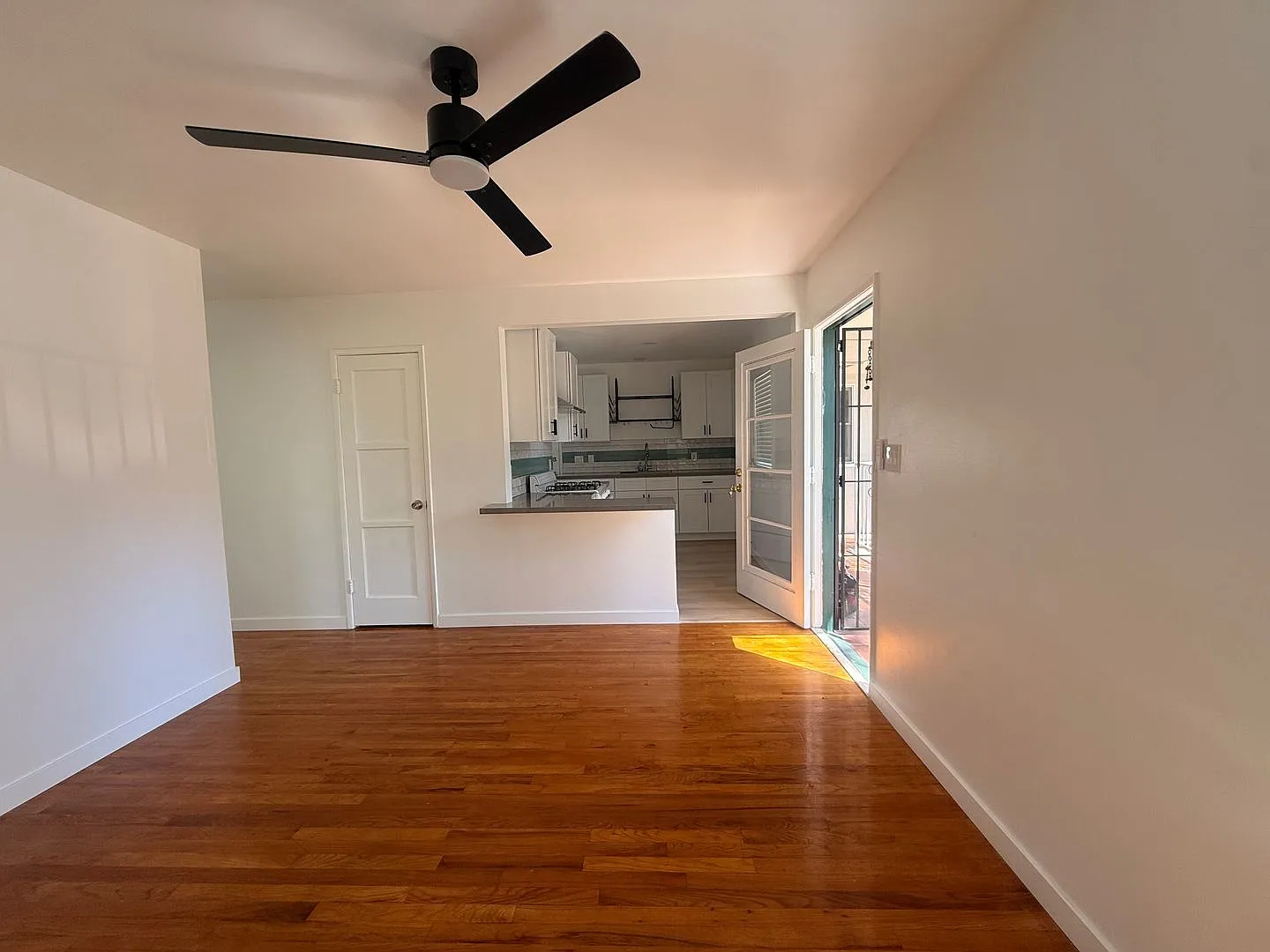 Carousel Apts — Photo 4