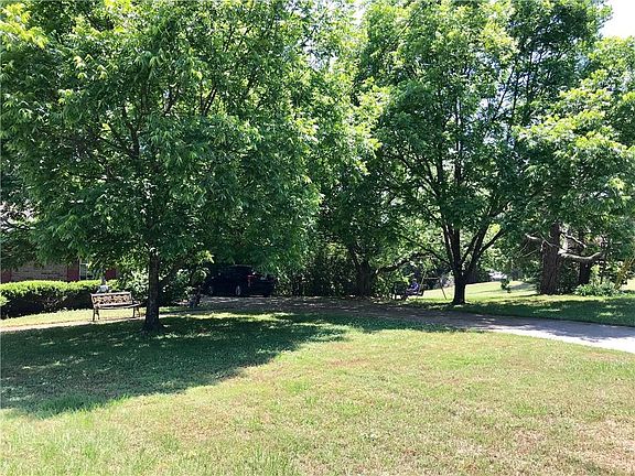 3rd image of 3581 Ernest Barrett Pkwy