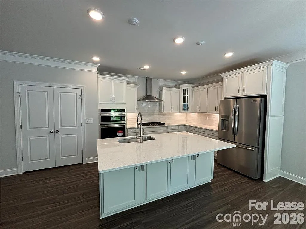 4 bed, 3.5 bath, 2303 sqft, $2,950 — Photo 3