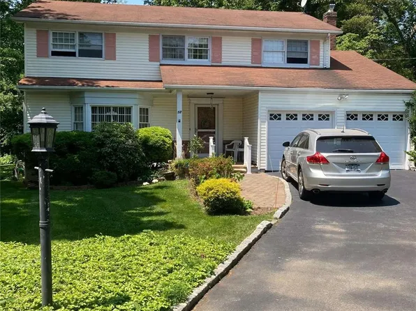 52 Liso Drive, Mount Sinai, NY 11766