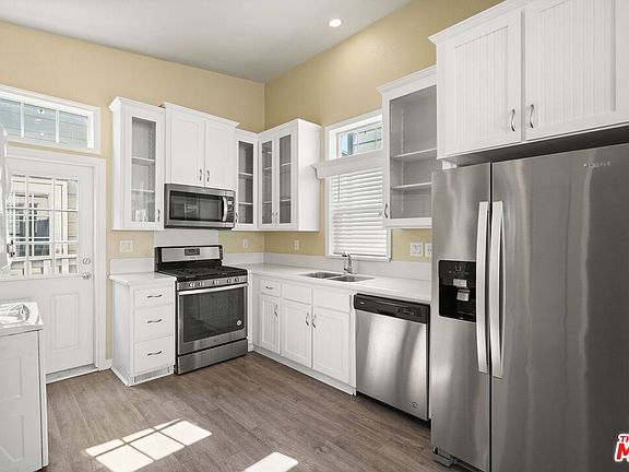 4th image of 8250 Lankershim Blvd #73