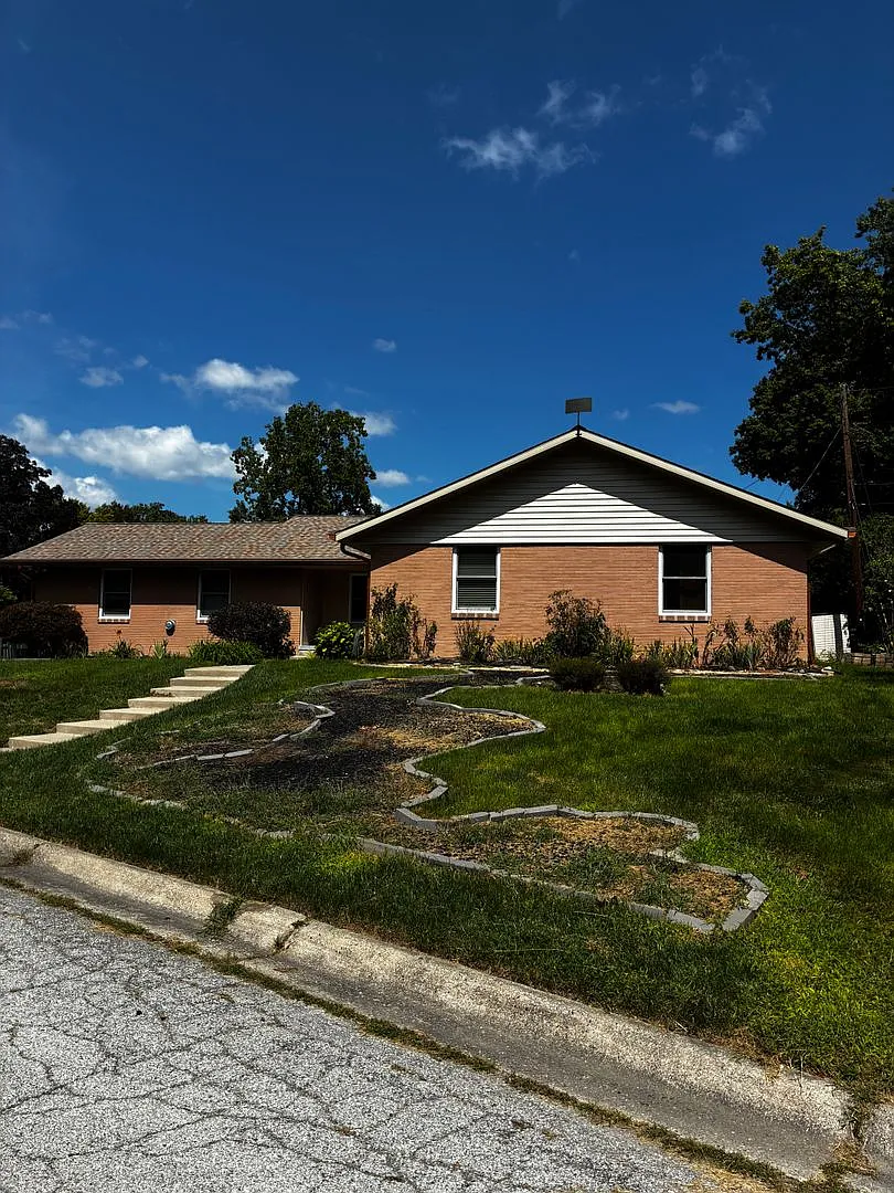 Single Family Home - Walking Distance to WL School — Photo 1