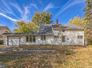 251 Holly Dr, Levittown, PA