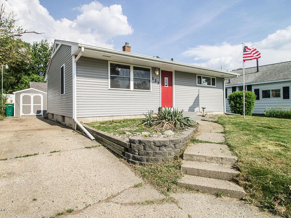 1st image of 123 Circle Dr