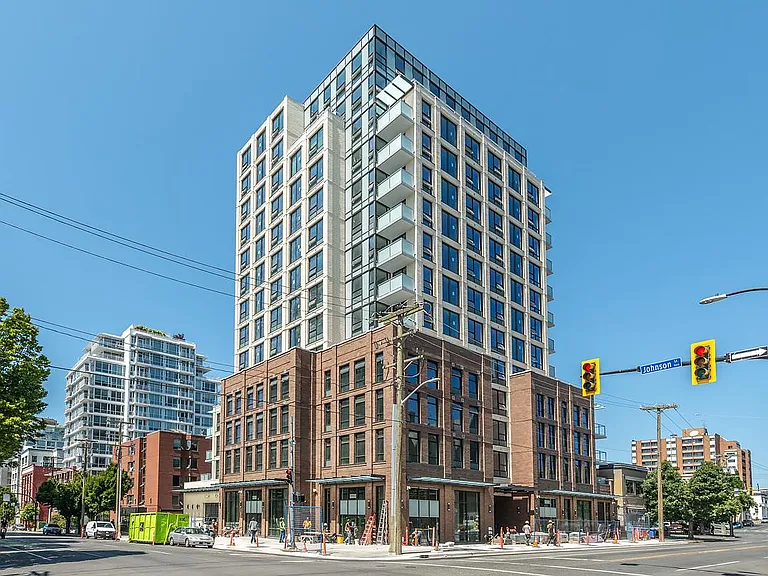 1400 Quadra St — Photo 3