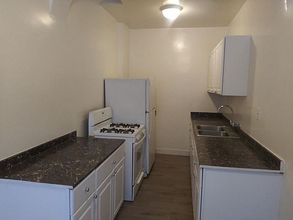 2nd image of 1932 W 25th St APT 19
