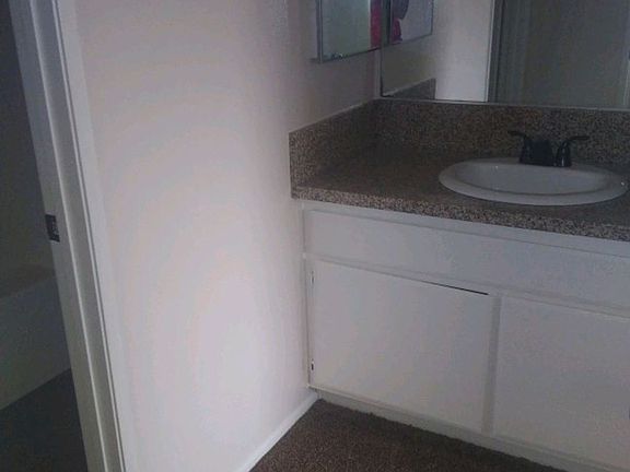 5th image of 730 N Turner Ave #1