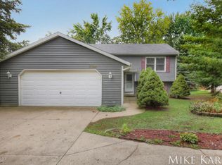 1384 Bauer Rd, Jenison, MI 49428