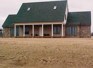 1512 Rochester Rd, Ligonier, IN 46767