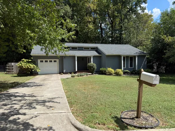 521 Ashebrook Dr, Raleigh, NC 27609