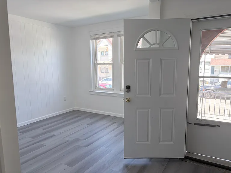 17 Walnut St — Photo 2