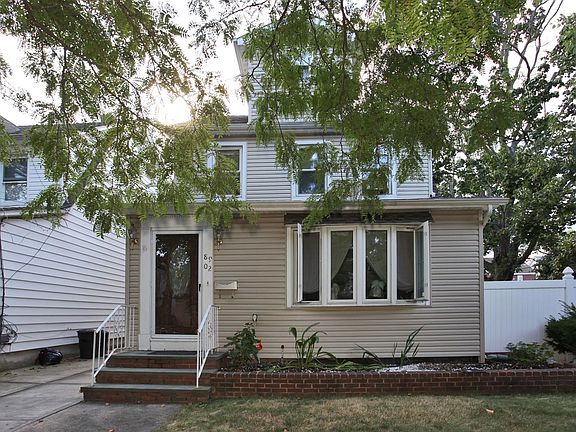 4th image of 8902 238th St