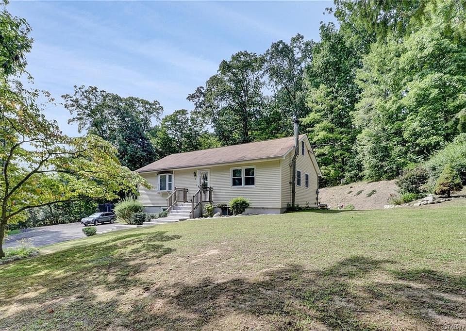 1st image of 9 Hennig Ln