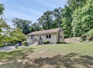 9 Hennig Ln, Shawangunk, NY 12566