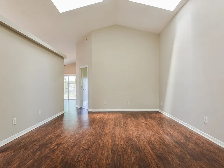 1033 Shale Trail St — Photo 3