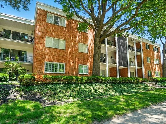 3rd image of 3225 Southdale Dr APT 10