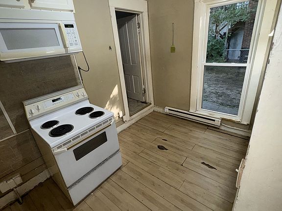 4th image of 451 5th St APT 1