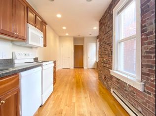 3 Thacher Ct #8R, Boston, MA 02113