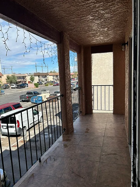 2 bed, 929 sqft, $1,200 — Photo 4